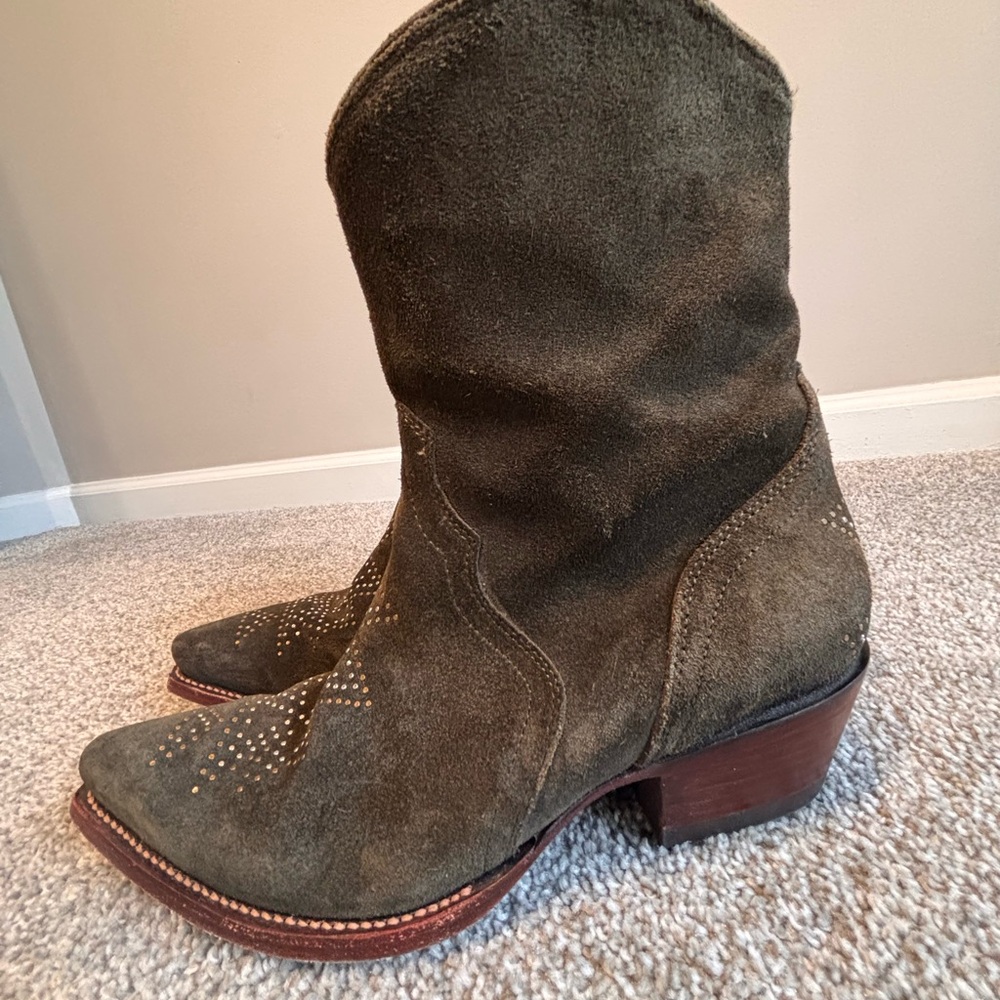 Tecovas The Dakota Olive Suede Boots with Gold & Silver Stud Toe Design Size 9
